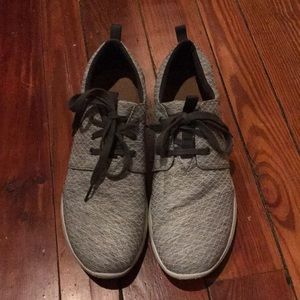 Toms tennis shoes